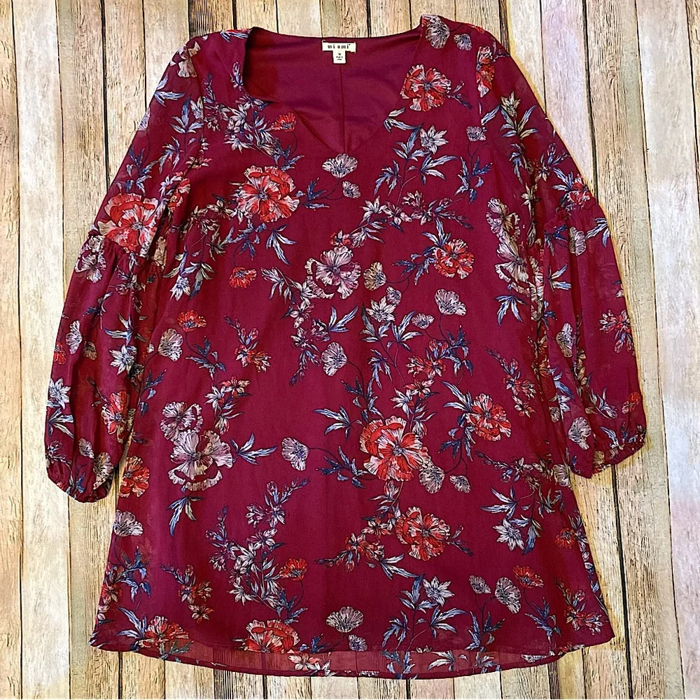 Miami Sheer Lined M Floral Dress Sheer Long Sleeves Cinched at Wrist V-Neck
